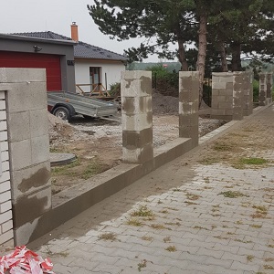 Zděný plot